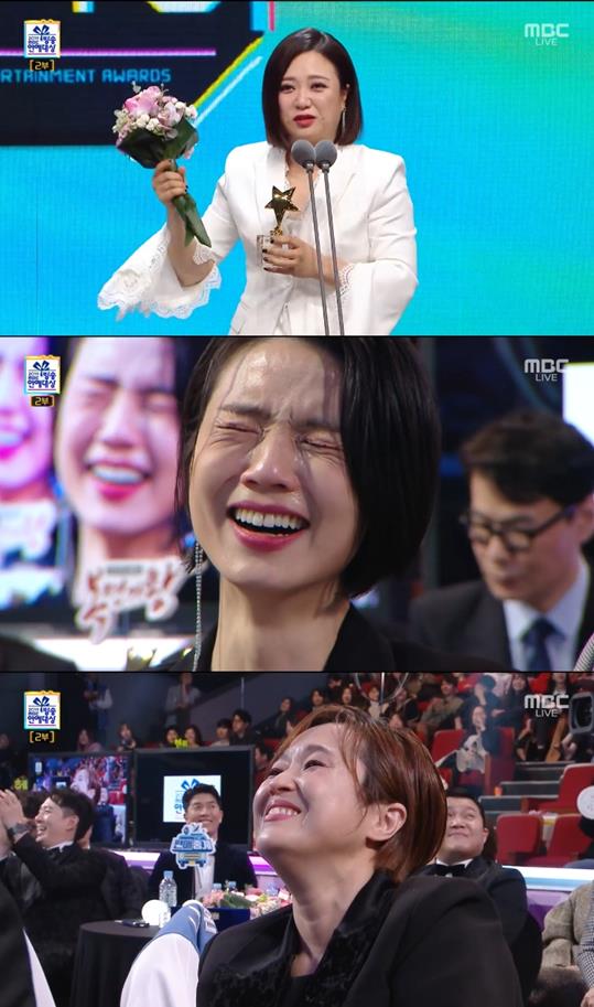 ‘2019 MBC 방송연에대상’ 김숙이 최우수상 수상 후 눈물의 수상 소감을 전했다. MBC 캡처