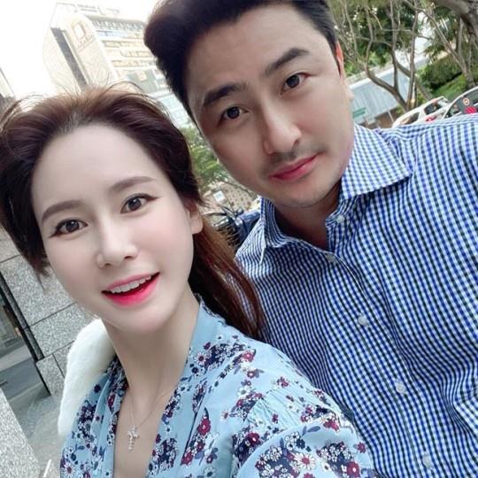 안정환, 이혜원 부부가 커플 셀카를 공개했다. 이혜원 SNS