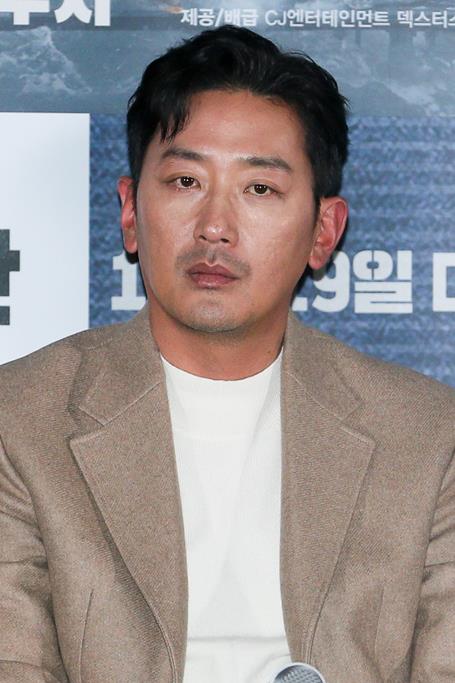 하정우가 김남길의 ‘대상’ 수상을 언급했다. 한국일보 DB