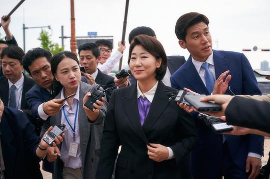 라미란이 ‘정직한 후보’로 스크린에 돌아온다. ‘정직한 후보’ 스틸