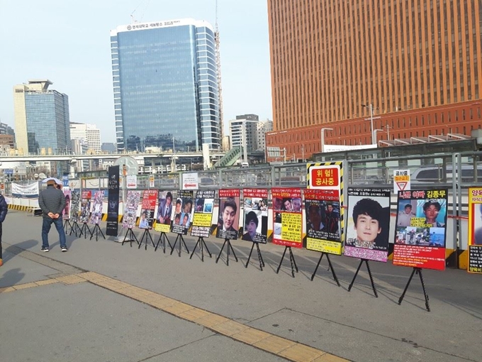 지난 5일 서울에서 열린 양육비 이행 강화법안 통과를 촉구하는 사진전. 양육비해결모임 제공. 연합뉴스