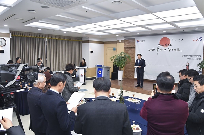 임병택 시흥시장이 2020년 신년맞이 언론과의 간담회를 갖고 시흥시 발전방향을 말하고 있다. 시흥시 제공