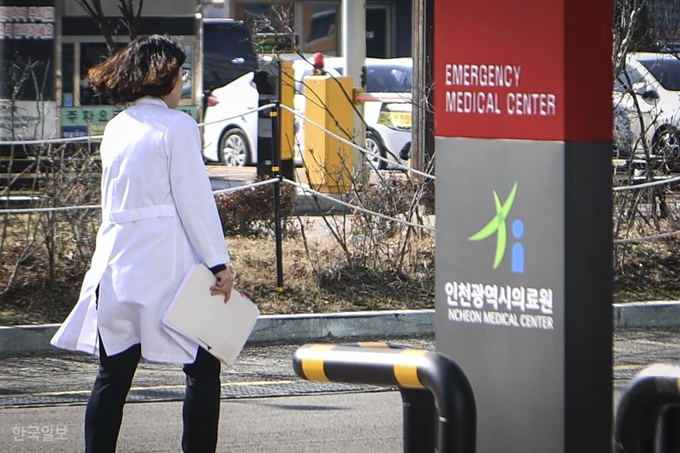 [HL1_6471] [저작권 한국일보] 신종 코로나 바이러스에 의한 '우한 폐렴' 국내 1호 확진자인 30대 중국인 여성이 입원 중인 인천의료원의 21일 모습. 이한호 기자 /2020-01-21(한국일보)