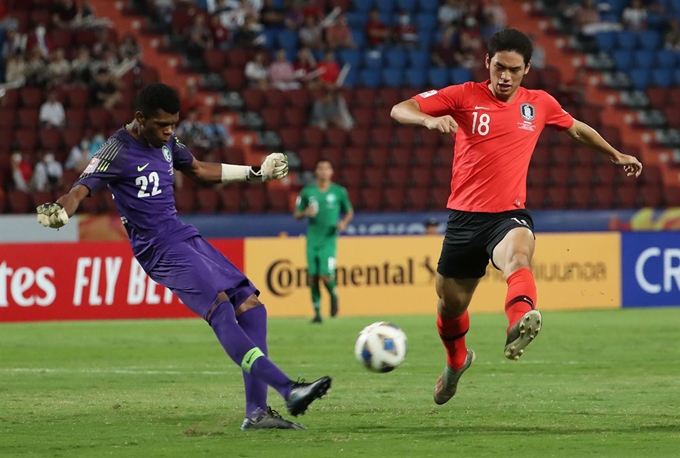 오세훈이 26일 태국 방콕 라자망갈라 스타디움에서 열린 2020 AFC U-23 챔피언십 사우디아라비아와의 결승전에서 전방 압박을 하고 있다. 방콕=연합뉴스