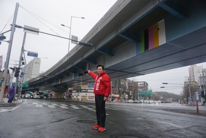 복현오거리고가교 개발공약을 설명하는 이상길 예비후보. 이상길후보 제공