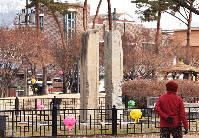 공주 원도심의 반죽동 당간지주. 웅진백제시대 창건한 대통사가 있던 자리다.