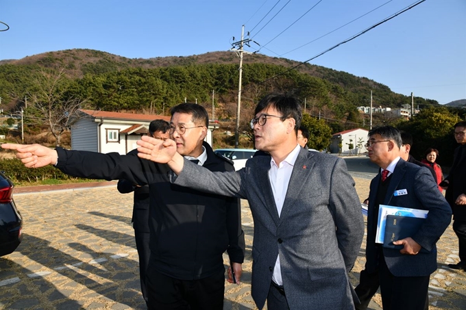 변광용 시장은 새해 들어 18개 전 면ㆍ동을 찾아 시민소통간담회를 열고 시민과 소통하며 시급한 민원을 즉시 해결하기 위해 현장을 찾는 등 시민이 진정으로 원하는 정책을 펼치겠다고 약속했다. 거제시 제공