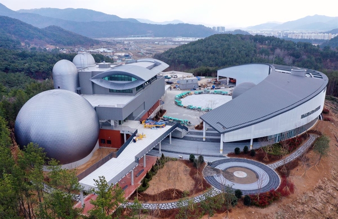 밀양시는 올 상반기 밀양아리랑 우주천문대와 국립 밀양기상과학관이 문을 열면 밀양이 교육 관광도시로 한발 더 나아가는 기폭제가 될 것으로 기대하고 있다. 밀양시 제공