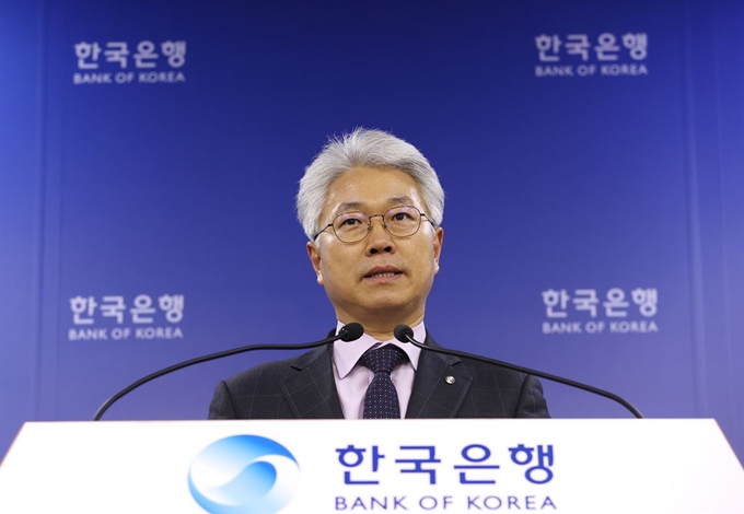 박양수 한국은행 경제통계국장이 6일 서울 한국은행에서 열린 2019년 12월 국제수지 기자설명회에서 브리핑을 하고 있다. 연합뉴스