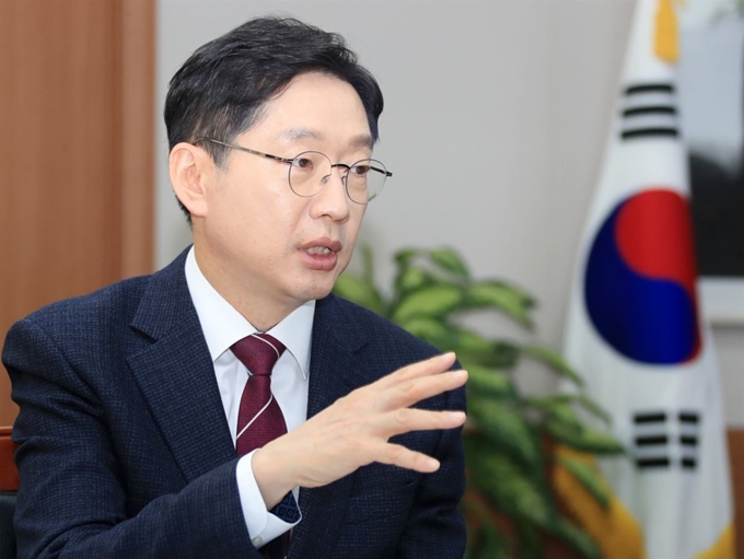 김경수 경남지사. 한국일보 자료사진