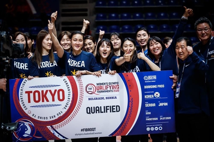 12년 만에 올림픽 본선 무대에 복귀한 여자농구 선수단. FIBA 홈페이지