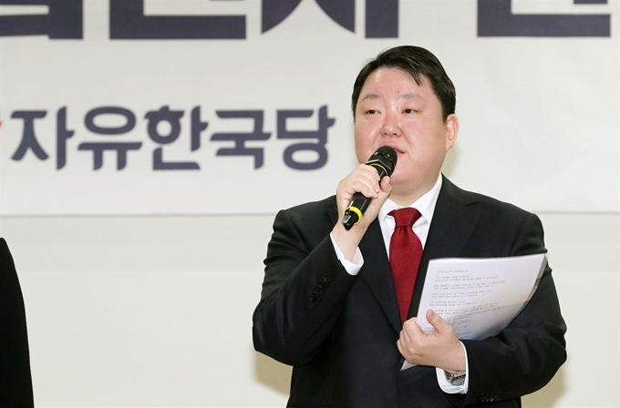 박대성 페이스북 한국ㆍ일본 대외정책부사장이 11일 오전 국회 의원회관에서 열린 자유한국당 영입인사 환영식에서 인사말을 하고 있다. 연합뉴스