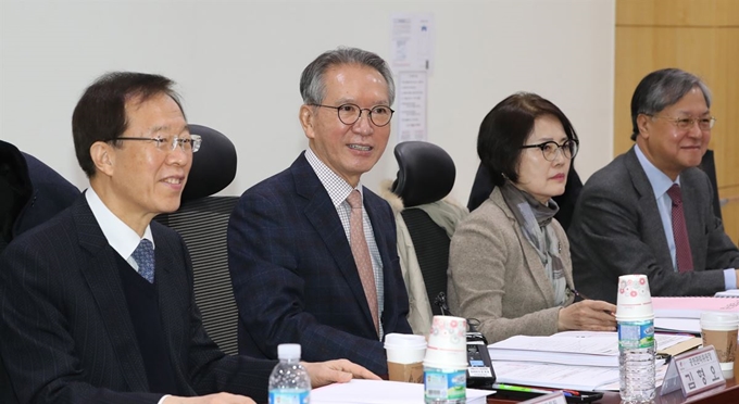 자유한국당 공천관리위원회 회의가 12일 오전 서울 여의도 국회 의원회관에서 김형오 위원장 주재로 열리고 있다. 연합뉴스