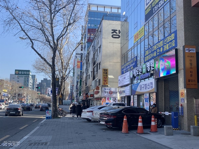 대구 수성구 범어동 새로난한방병원 건물 전체가 봉쇄돼 있다. 김재현 기자