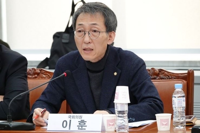 이훈 더불어민주당 의원. 한국일보 자료사진