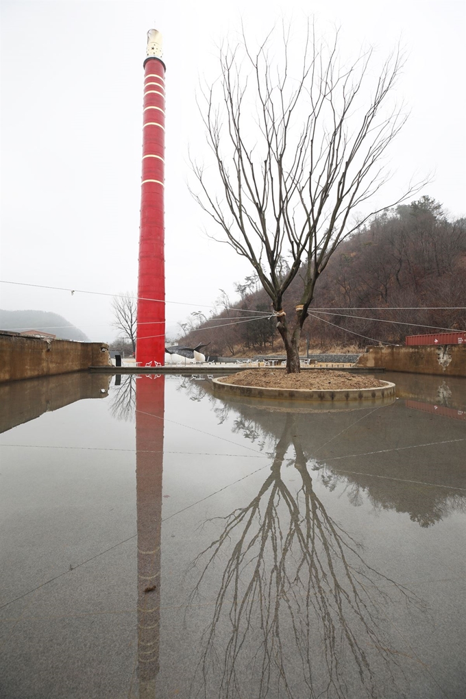 등대로 다시 태어난 공장 굴뚝.