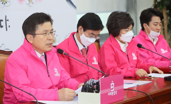 황교안 미래통합당 대표가 24일 국회에서 열린 최고위원회의에서 발언하고 있다. 연합뉴스