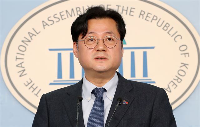 홍익표 더불어민주당 수석대변인. 한국일보 자료사진