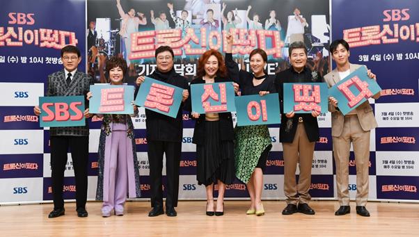 ‘트롯신이 떴다’가 14.9%의 높은 시청률로 출발했다. SBS 제공