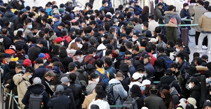 혼잡한 인천국제공항. 뉴스1