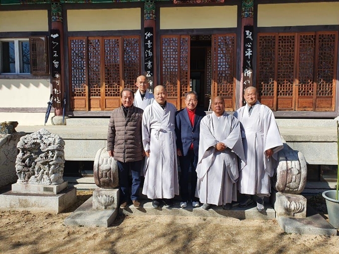 홍준표 전 대표가 대구 동구 동화사를 방문한 후 11일 공개한 사진. 홍 전 대표 페이스북 캡쳐