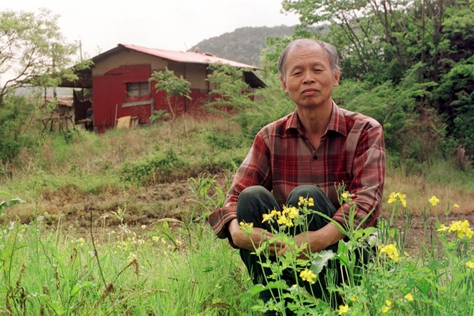 소설가 권정생(1937-2007)은 직접 지은 5평짜리 오두막집에서 평생을 검소하게 살았다. 한국일보 자료사진