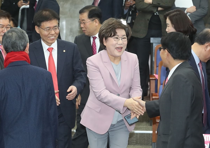 이혜훈 미래통합당 의원이 지난달 18일 국회에서 열린 의원총회에 참석하고 있다. 뉴스1