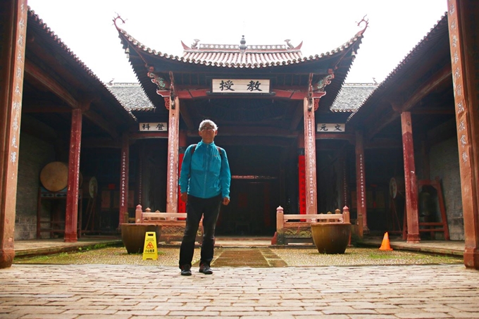 메이베이고촌 양씨종사의 ‘교수’ 패방.