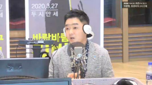 진시몬이 MBC 표준FM ‘박준형, 정경미의 2시만세’에서 임영웅 김호중과의 인연에 대해 밝혔다. 방송 캡처