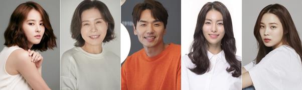 (왼쪽부터) 배우 한혜진 김미경 김태훈 김정화 윤소희가 tvN ‘외출’에 출연한다. 지킴엔터테인먼트, 디퍼런트컴퍼니, 씨엘엔컴퍼니, 솔트엔터테인먼트, 그랑앙세 제공