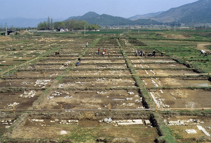 황룡사 동회랑 동편 발굴 조사 모습. 국립경주문화재연구소 제공