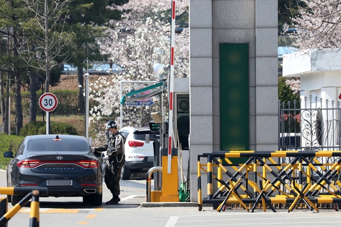 경찰이 지난 3일 텔레그램 박사방을 운영한 조주빈의 공범으로 지목된 이모 일병이 복무하는 경기 지역의 한 군부대 압수수색을 진행했다. 뉴스1