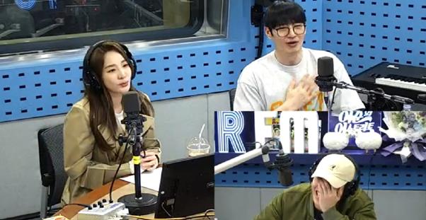 산다라박(왼쪽)과 손호영이 SBS 파워FM ‘이준의 영스트리트’에서 후배들에 대해 이야기했다. 방송 캡처