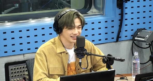 강다니엘이 SBS 파워FM ‘최화정의 파워타임’에서 팬들을 향한 고마움을 전했다. 보이는 라디오 캡처