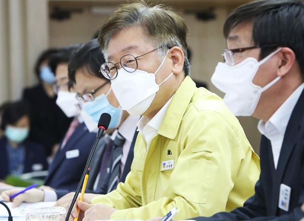 이재명 경기지사가 6일 수원에 위치한 경기도청에서 열린 '배달앱 독과점 및 불공정거래 관련 대책 회의'에서 발언하고 있다. 연합뉴스