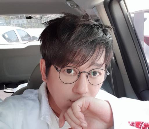 신승훈이 ‘두시탈출 컬투쇼’에 출연했다. 신승훈 SNS