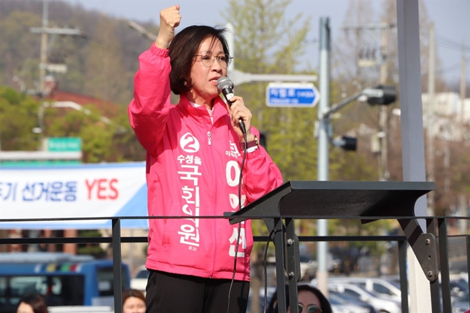 대구수성을 이인선 미래통합당 후보가 가두 유세를 하고 있다. 본인 제공