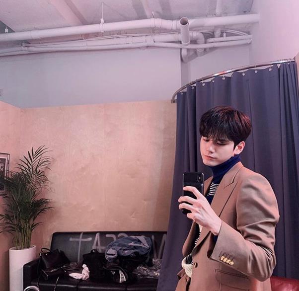 옹성우가 댄디한 매력을 뽐냈다. 옹성우 SNS 제공