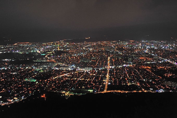 앞산(비파산) 전망대에서 본 대구 야경. 대구 남구 제공