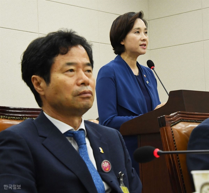 유은혜 부총리 겸 교육부 장관이 지난해 6월 김승환 전북도교육감이 참석한 국회 교육위원회 전체회의에서 발언하고 있다. 오대근 기자