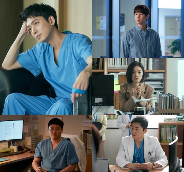 ‘슬기로운 의사생활’ 조정석,전미도,정경호,김대명, 유연석의 위급한 순간이 포착됐다.tvN 제공