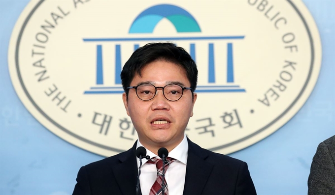 지난 2월 탈북민 출신 지성호 비례대표 당선자가 서울 여의도 국회 정론관에서 외교안보통일공약 발표를 하고 있다. 뉴스1