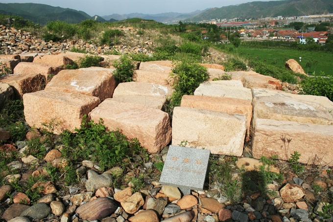 광개토대왕릉의 봉묘석.