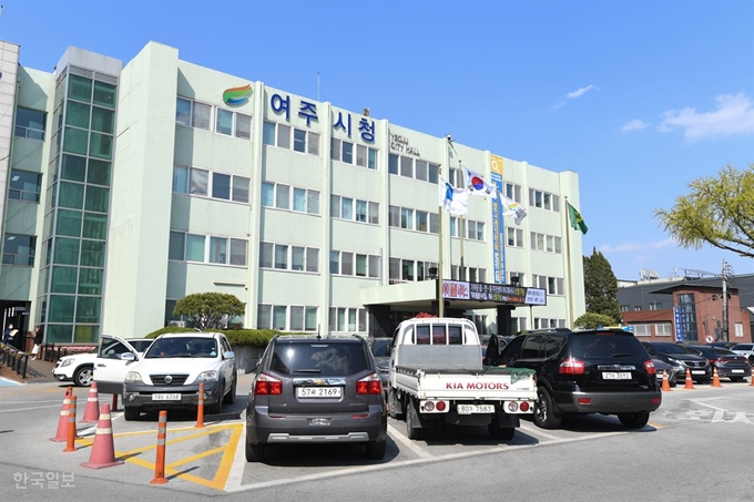 [저작권 한국일보]경기 여주시는 청년기본법 상 19세 이상 34세 이하로 정의된 청년의 기준을 18세 이상 39세 이하로 확대해 지원 대상을 넓힐 수 있게 조례를 바꿨다. 정준희 인턴기자