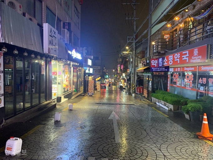 [저작권 한국일보]9일 오후 서울 용산구 이태원 일대가 한적하다. 김영훈 기자