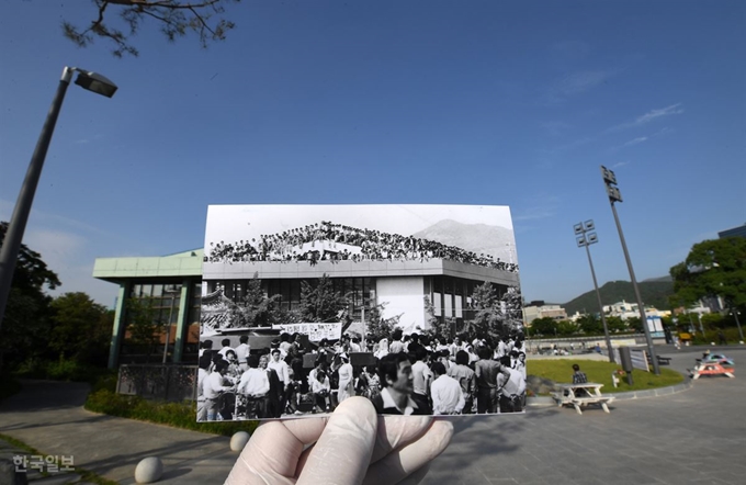 1980년 전남도청 앞에 위치해 있던 상무관은 집회를 구경하는 시민들이 지붕과 옥상에까지 올라가면서 인산인해를 이뤘다. 당시의 사진을 찾아 현재의 상무관과 비교했다. 서재훈 기자