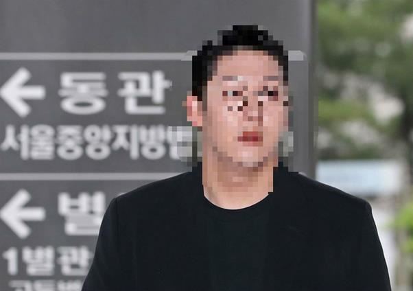 지난해 법원에 출석한 최종범씨. 연합뉴스