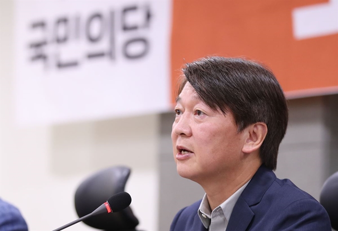 국민의당 안철수 대표가 25일 오전 국회 의원회관에서 열린 최고위원회의에서 발언하고 있다. 연합뉴스