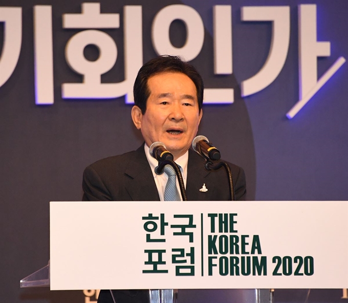 정세균 국무총리가 26일 서울 중구 신라호텔에서 열린 ‘2020한국포럼’ 개막식에서 축사를 하고 있다. 오대근 기자