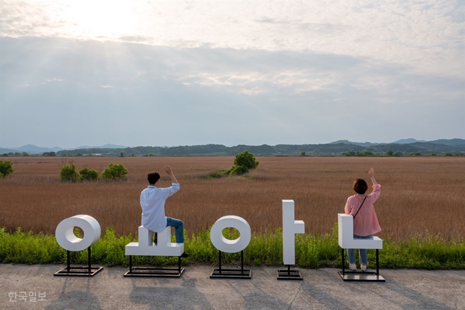 익산 용안면 성당포구 마을 제방에서 본 습지. 아직 갈대 잎이 자라지 않아 독특한 분위기를 자아낸다. 익산=최흥수 기자